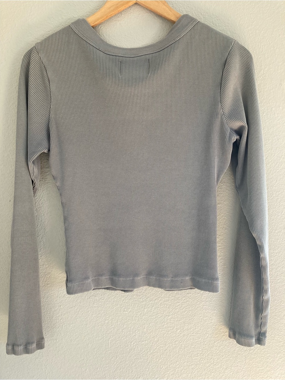 Varra Henley - Picture 2 of 2
